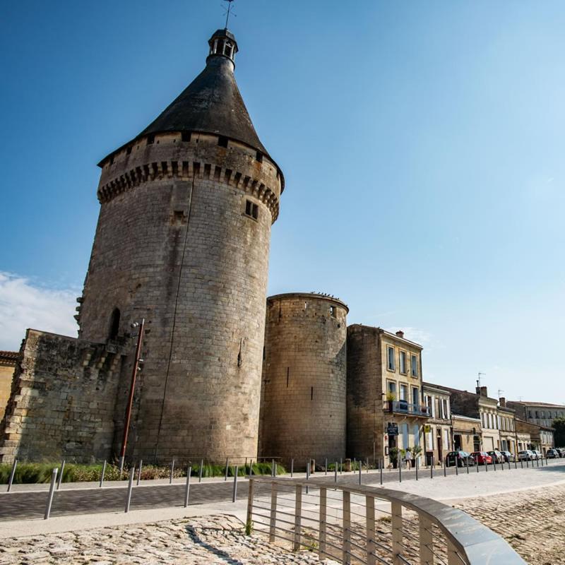 Logis Hotel De La Tour Libourne Zewnętrze zdjęcie
