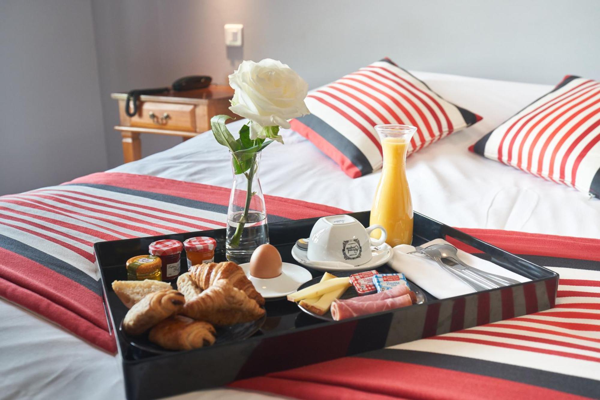 Logis Hotel De La Tour Libourne Zewnętrze zdjęcie