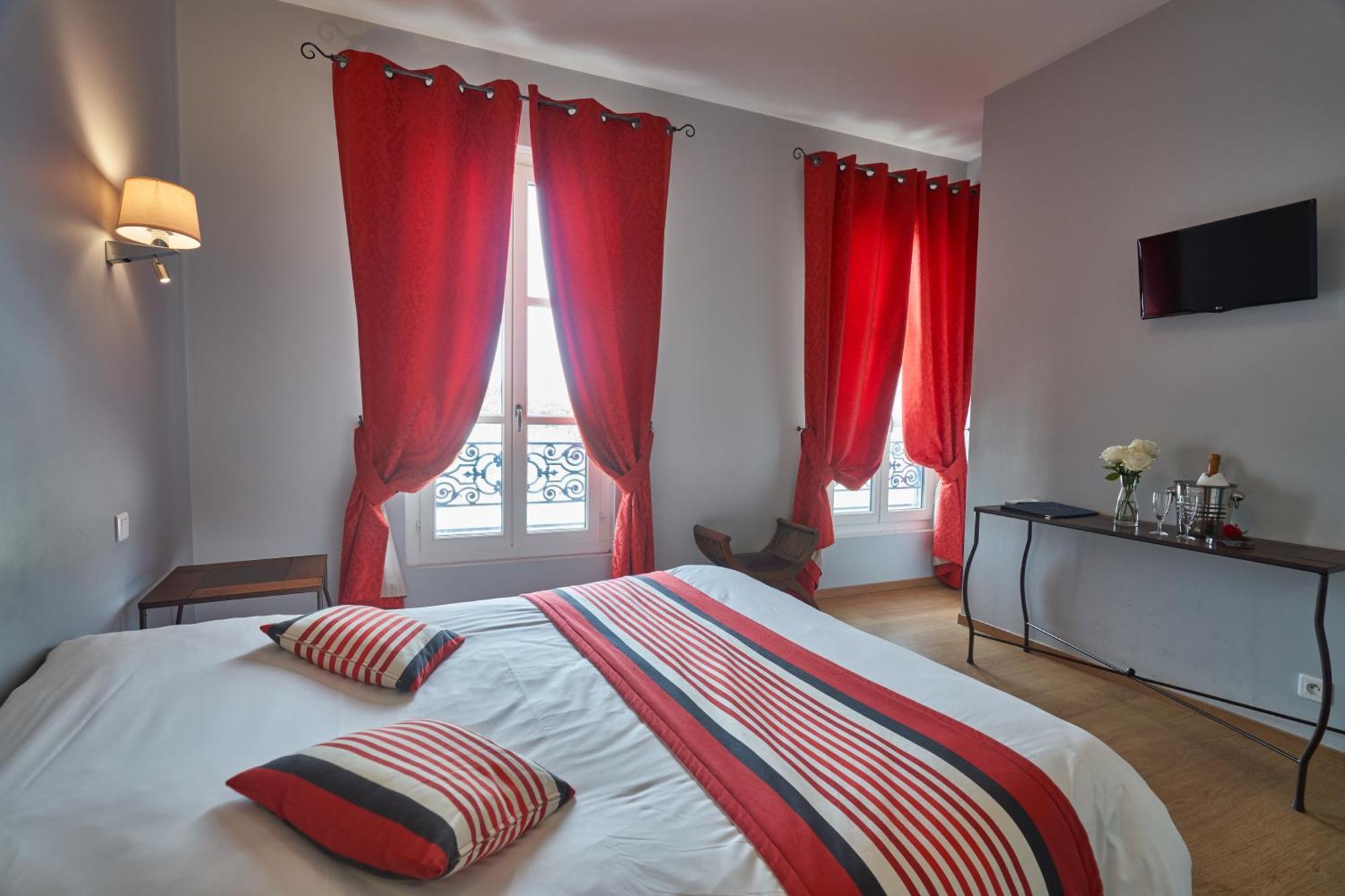 Logis Hotel De La Tour Libourne Zewnętrze zdjęcie