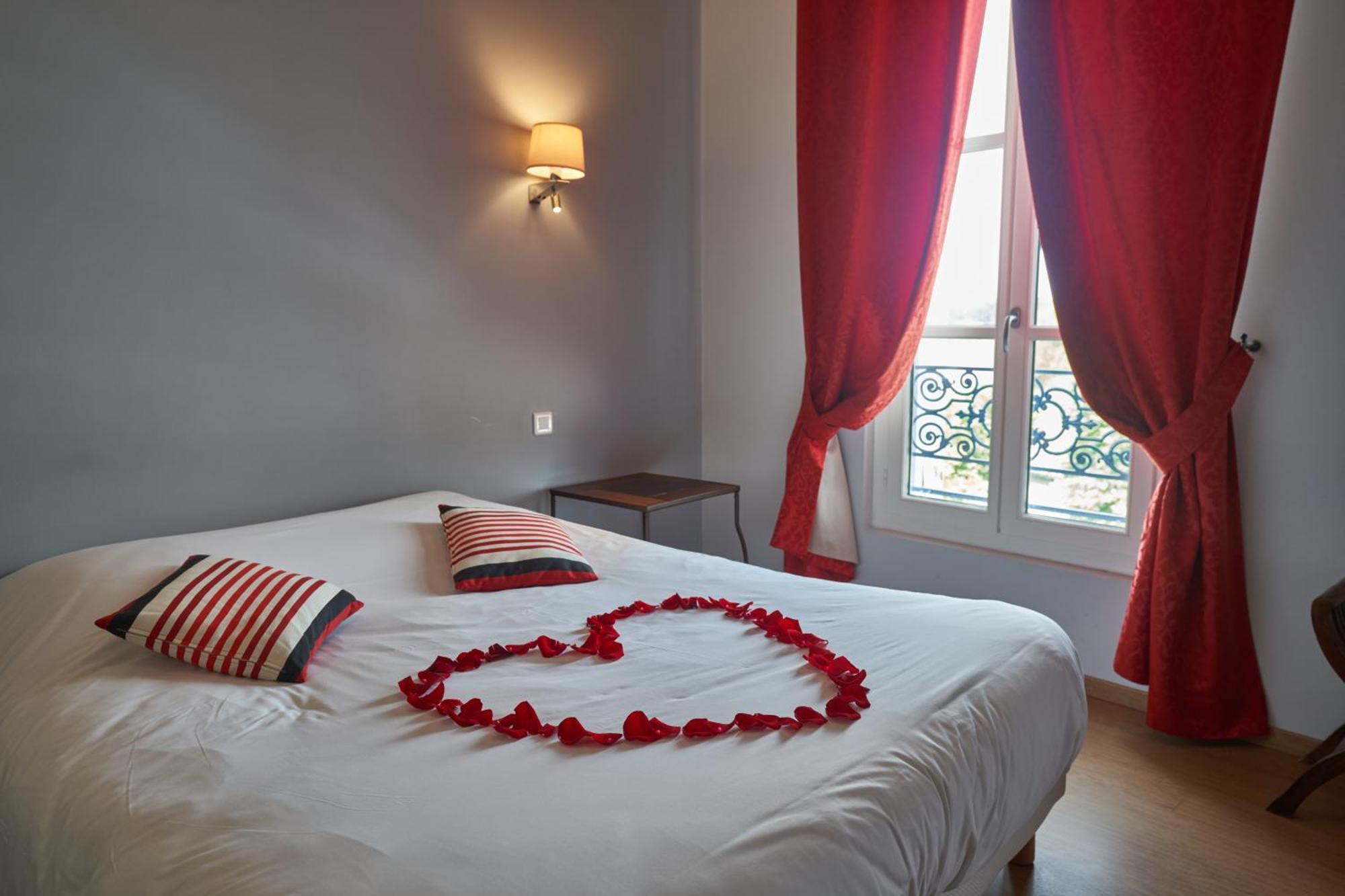Logis Hotel De La Tour Libourne Zewnętrze zdjęcie