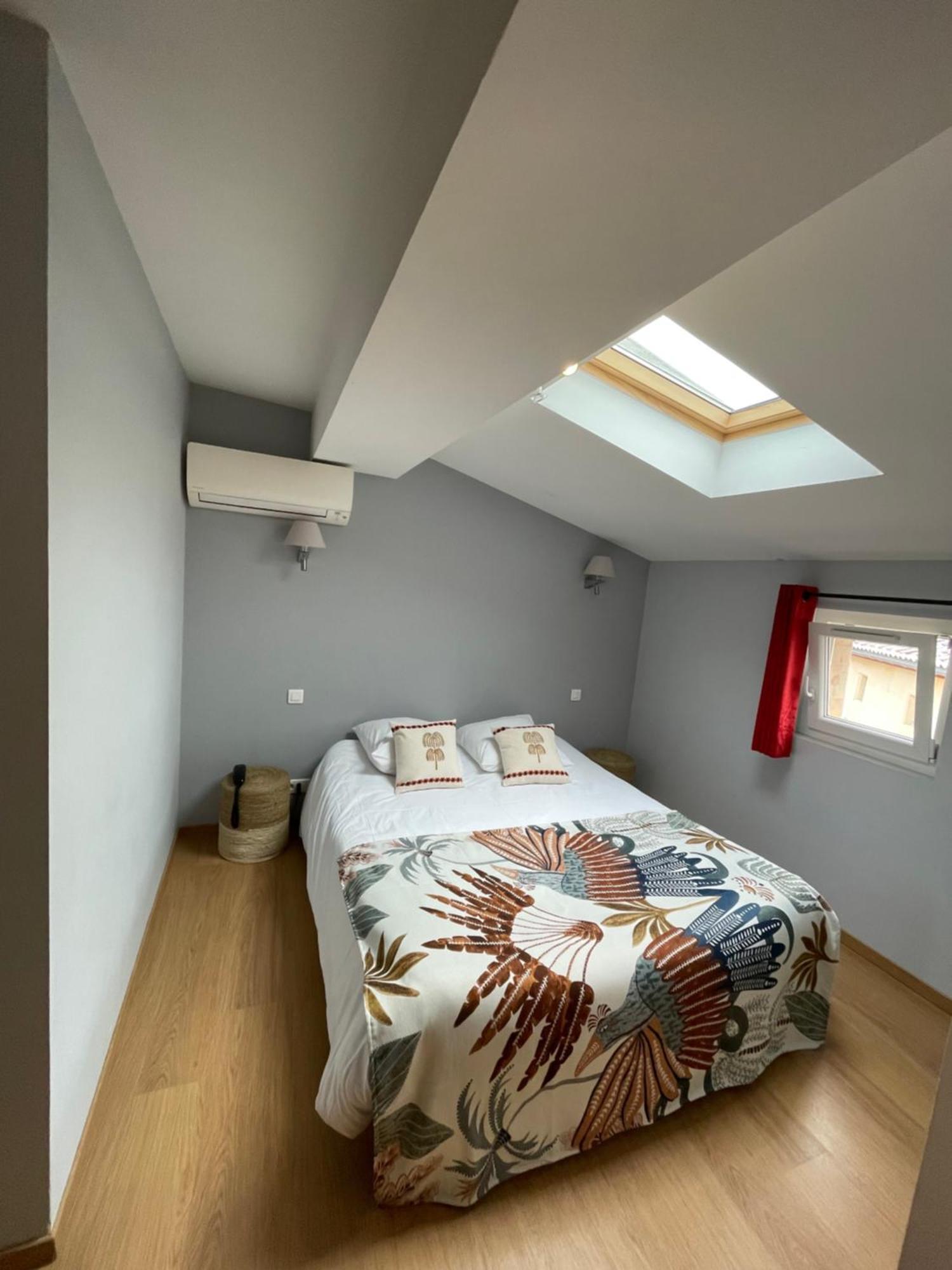 Logis Hotel De La Tour Libourne Zewnętrze zdjęcie