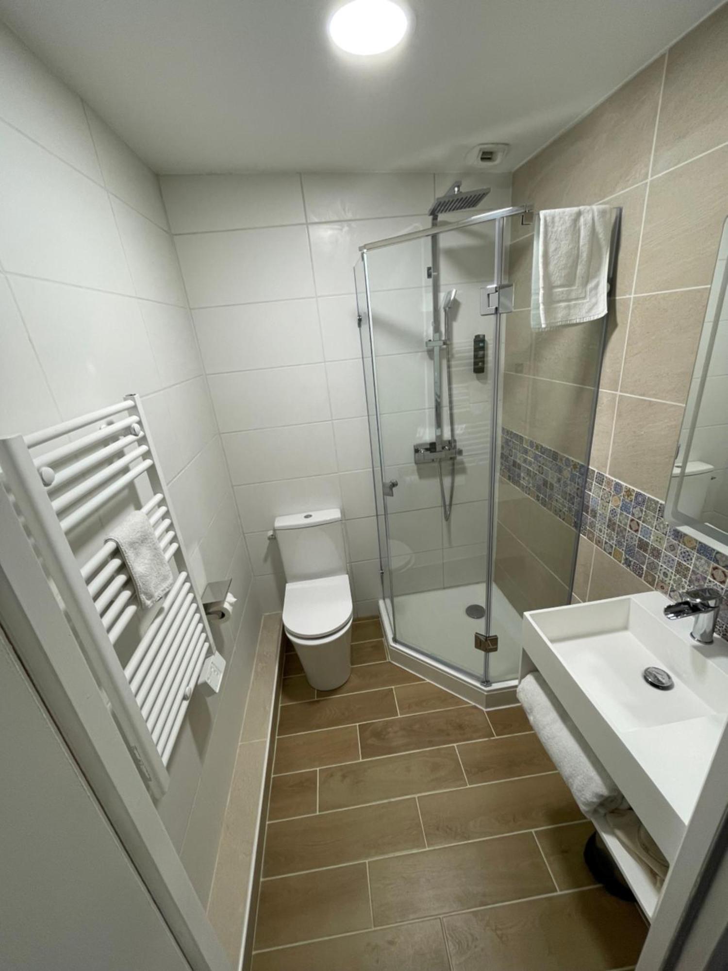 Logis Hotel De La Tour Libourne Zewnętrze zdjęcie