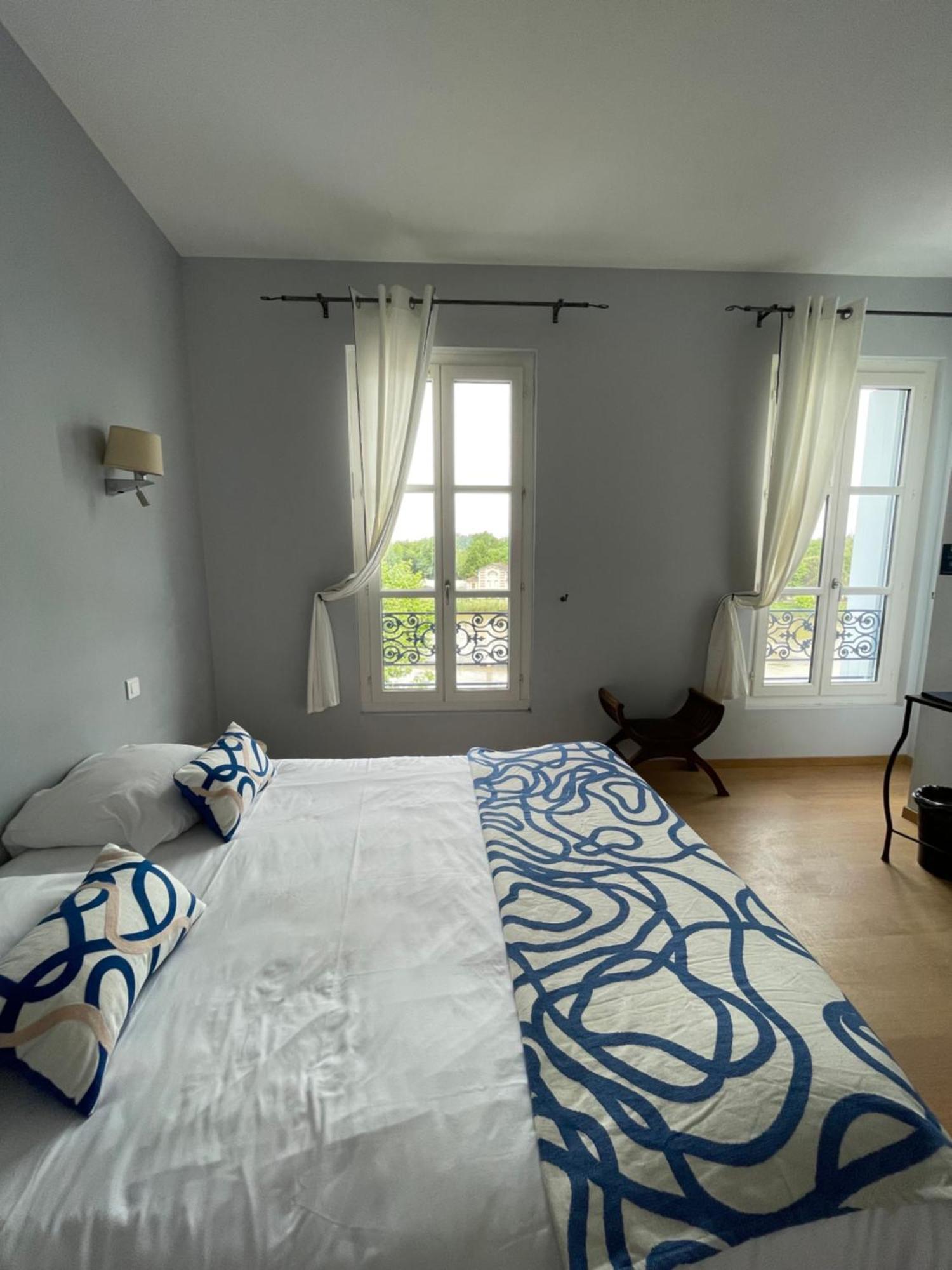 Logis Hotel De La Tour Libourne Zewnętrze zdjęcie
