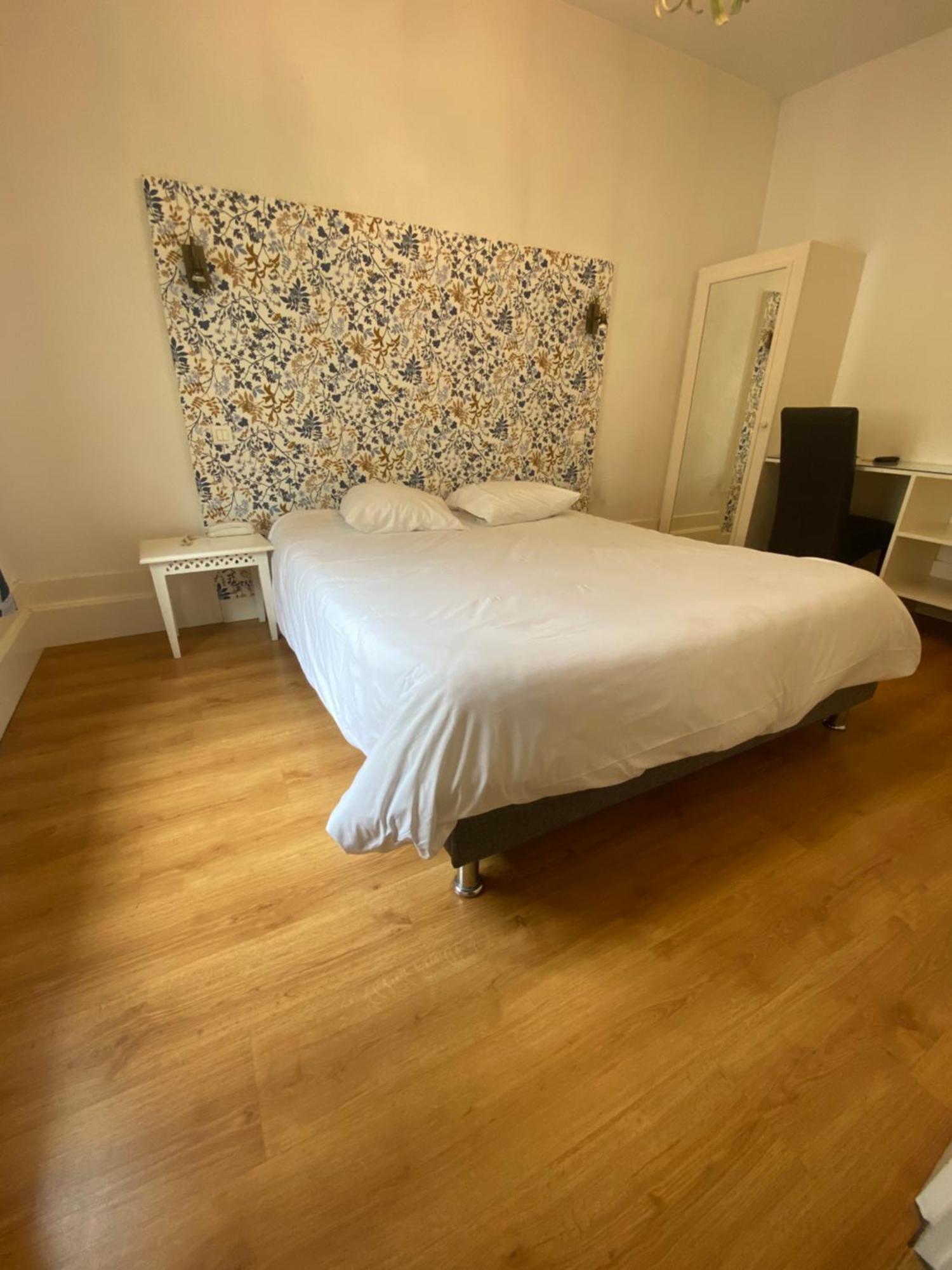 Logis Hotel De La Tour Libourne Zewnętrze zdjęcie