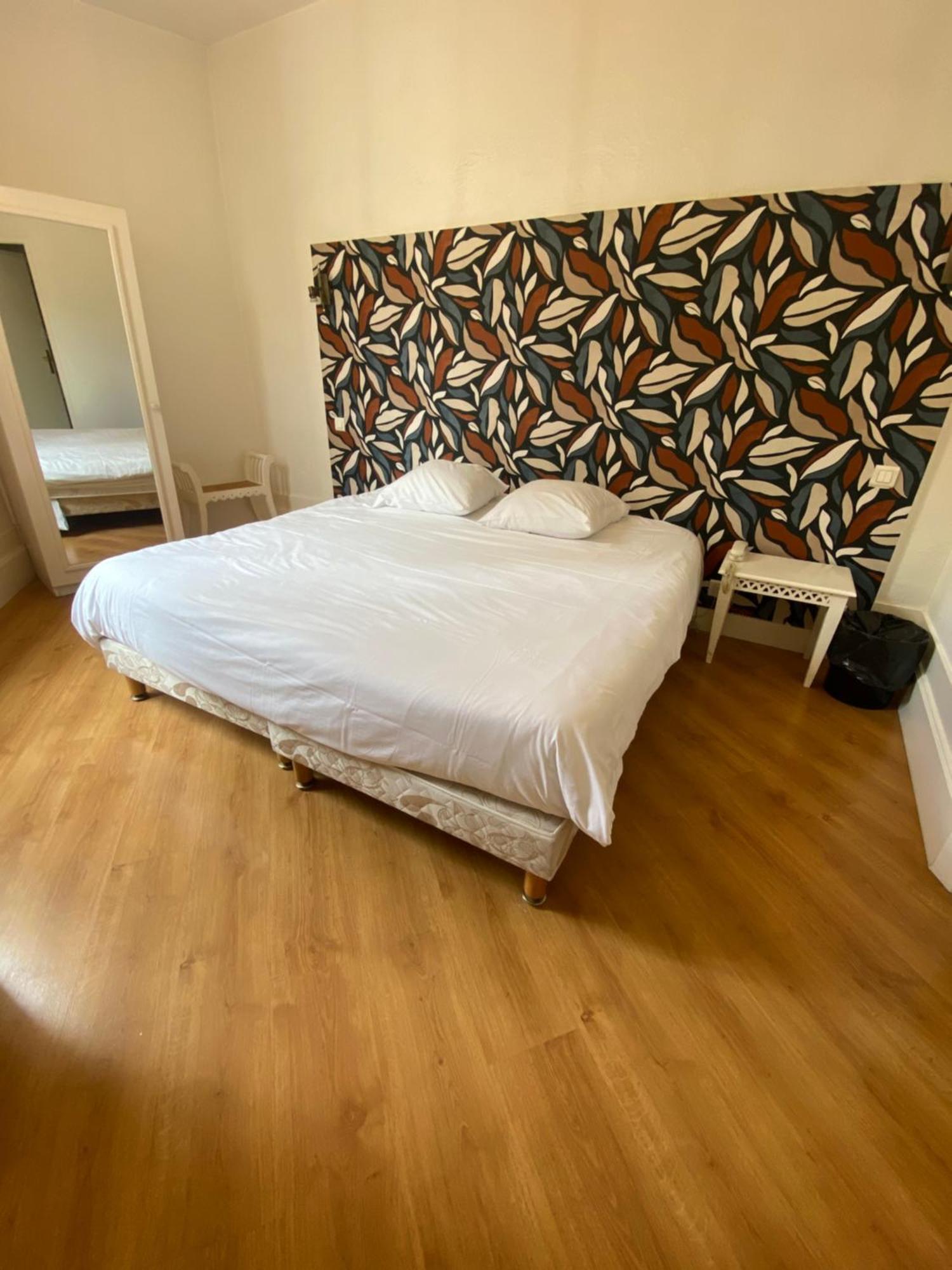 Logis Hotel De La Tour Libourne Zewnętrze zdjęcie