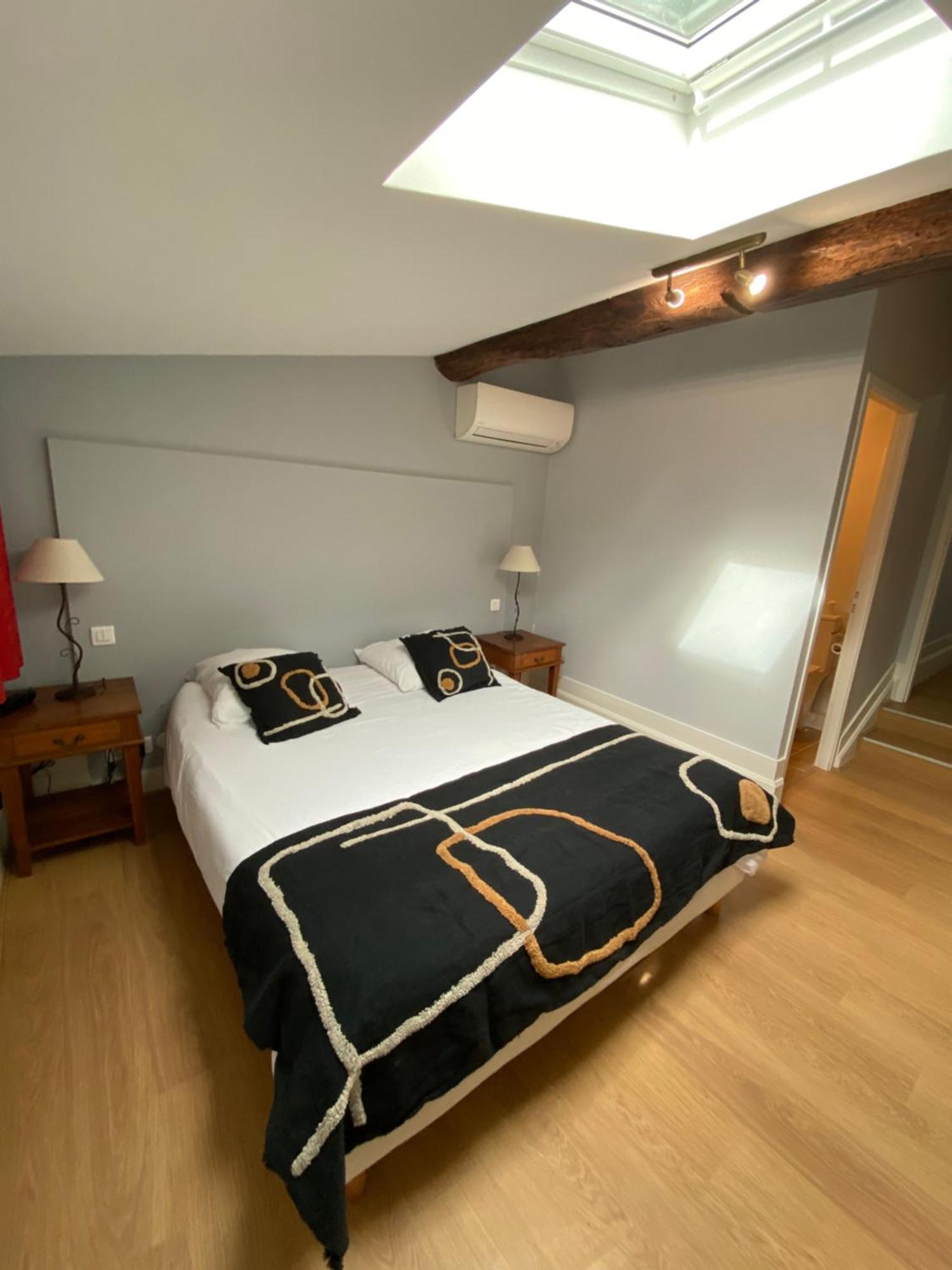 Logis Hotel De La Tour Libourne Zewnętrze zdjęcie