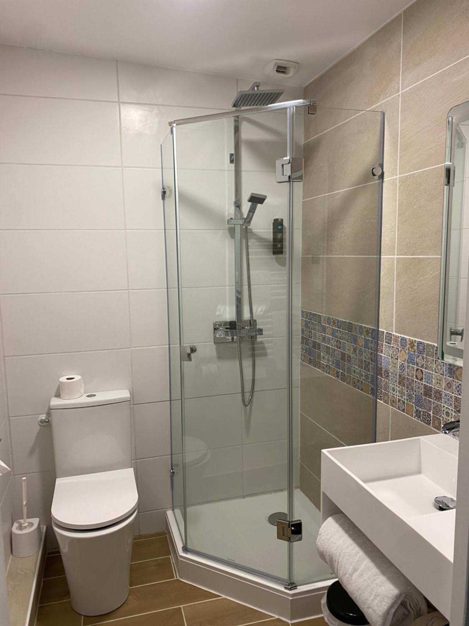 Logis Hotel De La Tour Libourne Zewnętrze zdjęcie