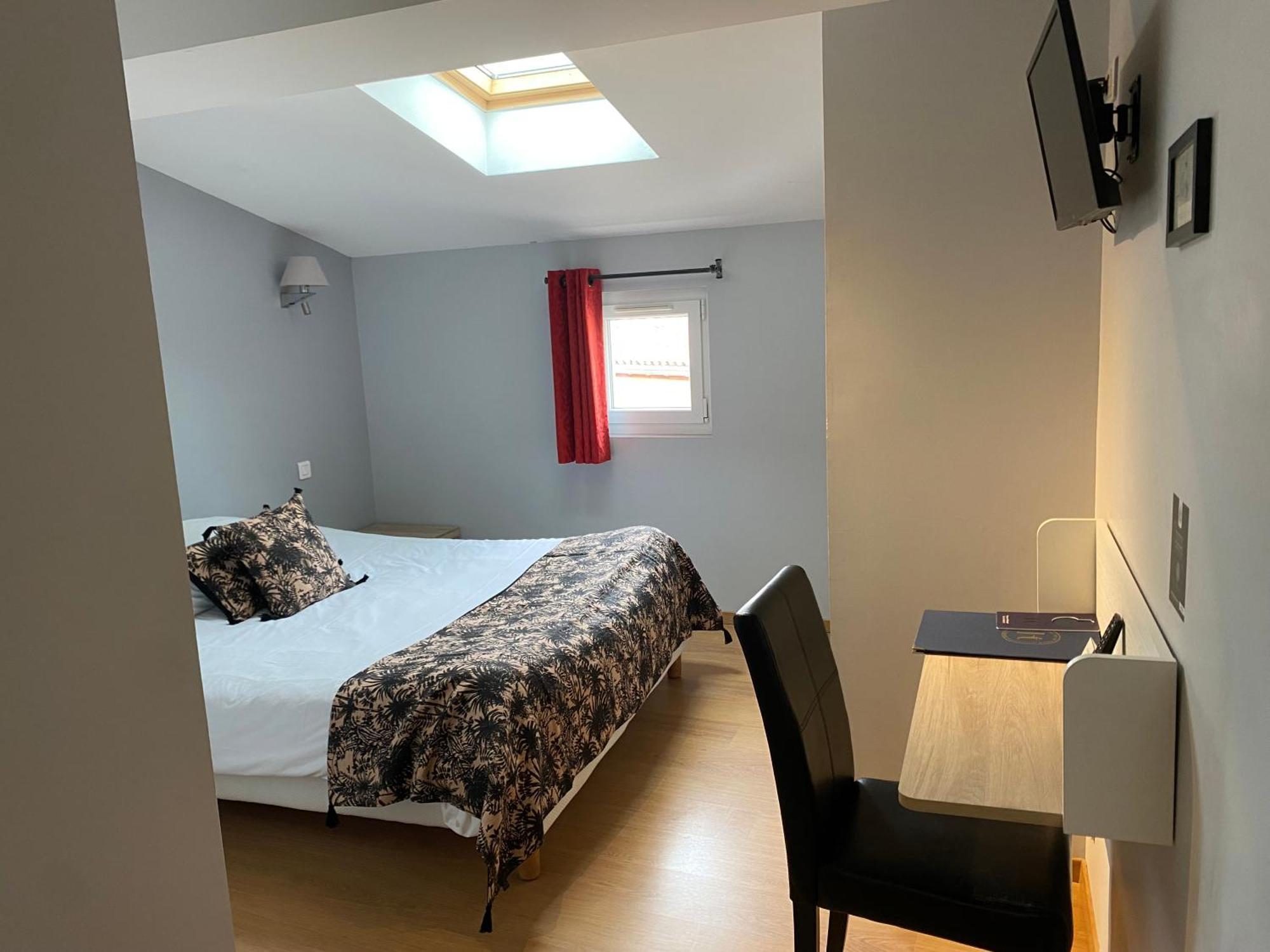 Logis Hotel De La Tour Libourne Zewnętrze zdjęcie